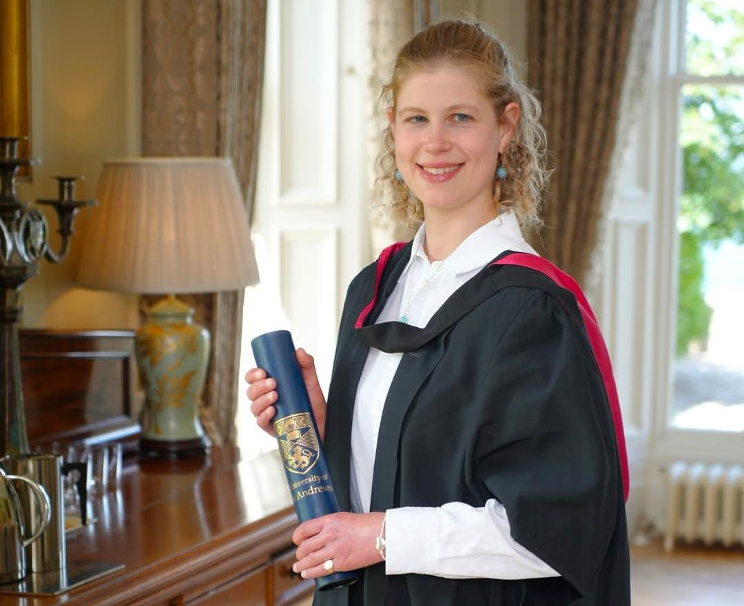 Lady Louise Windsor, Cucu Ratu Elizabeth II Yang Sederhana Dan Rela Digaji Rp130.000 Per Jam